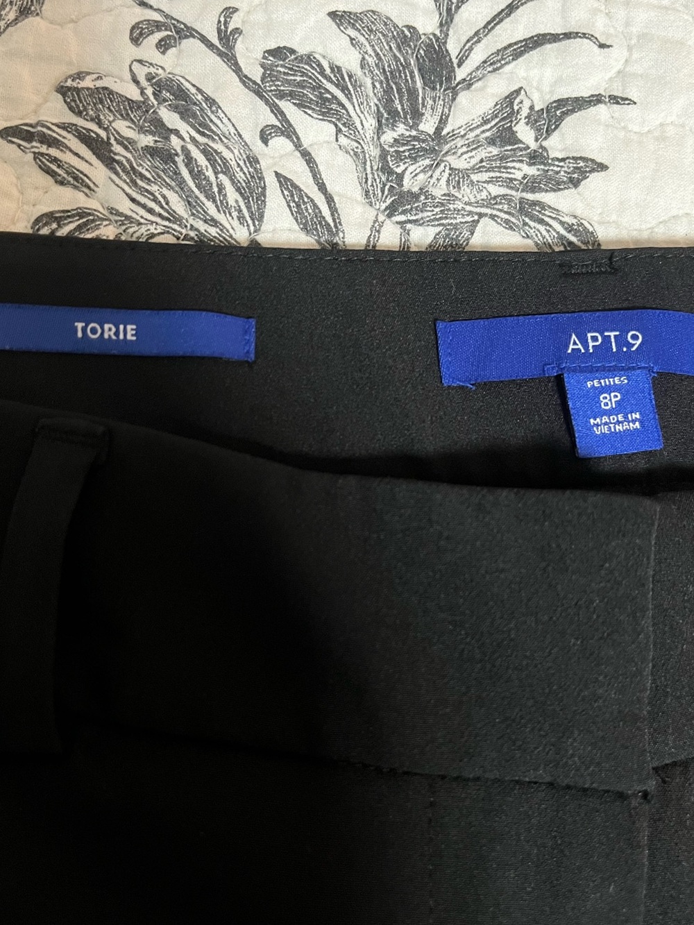 Apt. 9 Black Women's 'Torie' Petite Dress Pants; Capris Style, like new